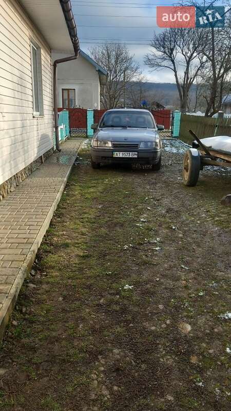 Седан Opel Vectra 1992 в Івано-Франківську
