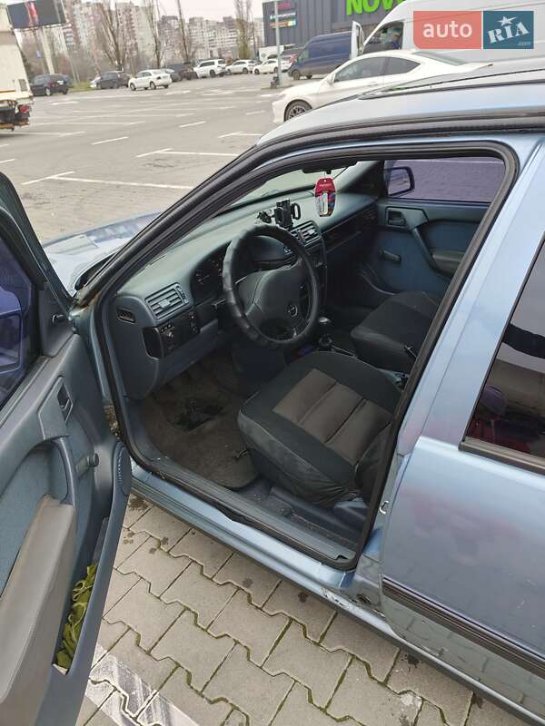 Седан Opel Vectra 1990 в Києві