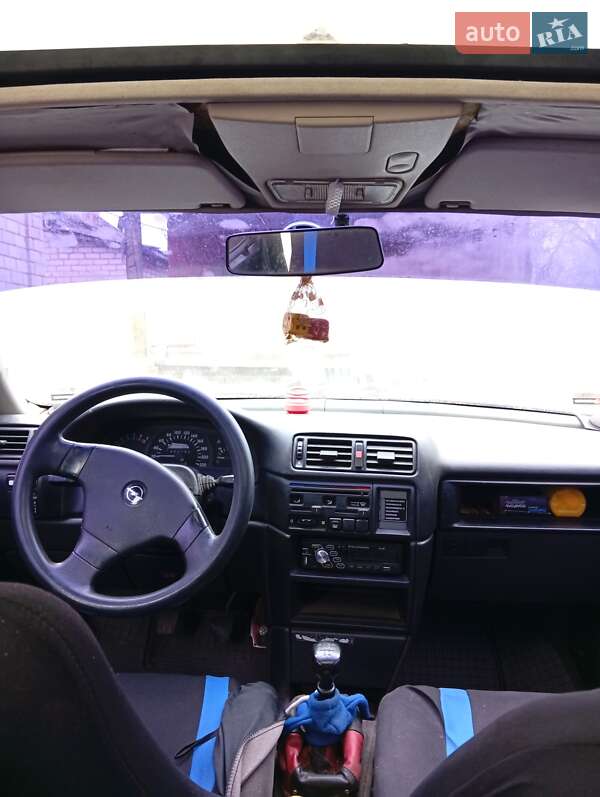 Ліфтбек Opel Vectra 1992 в Первомайську
