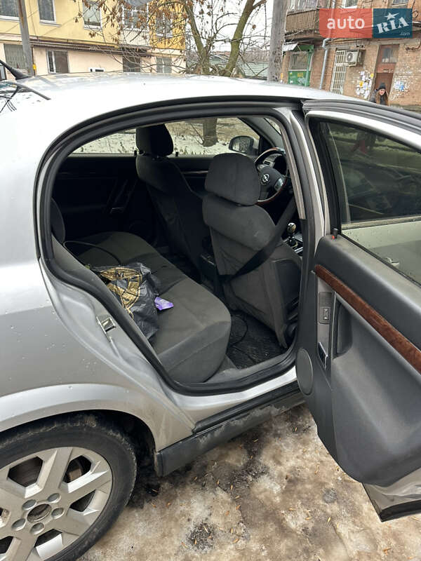 Седан Opel Vectra 2005 в Полтаве