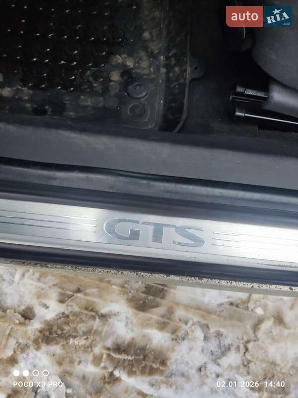 Лифтбек Opel Vectra 2004 в Вишневом