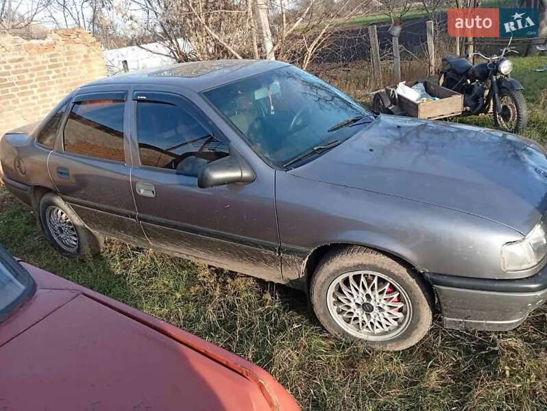 Седан Opel Vectra 1989 в Гадяче