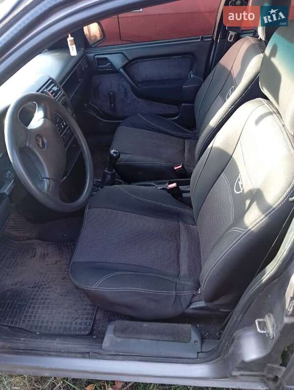 Седан Opel Vectra 1989 в Гадяче