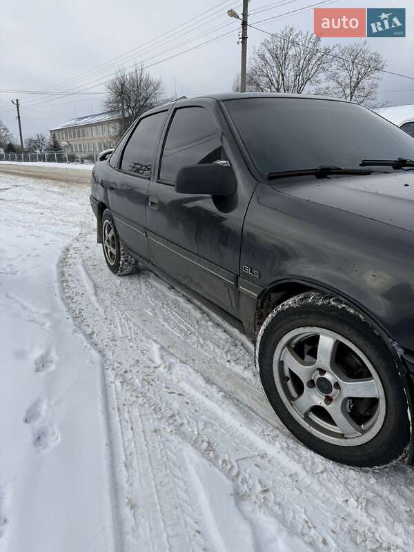 Седан Opel Vectra 1990 в Ратным фото 2 Седан Opel Vectra 1990 в Ратным