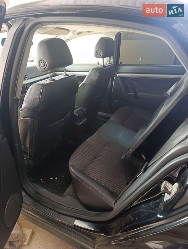 Седан Opel Vectra 2005 в Мамалыге