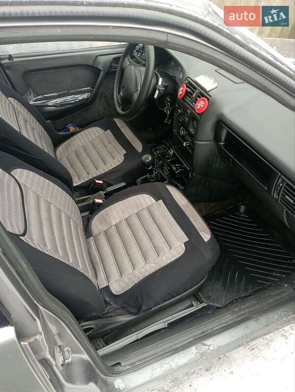 Седан Opel Vectra 1989 в Корце фото 6 Седан Opel Vectra 1989 в Корце