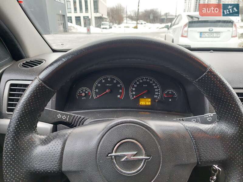 Седан Opel Vectra 2006 в Львове