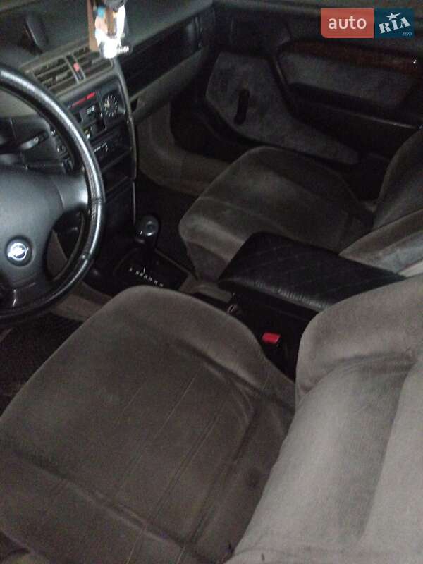 Седан Opel Vectra 1990 в Лубнах