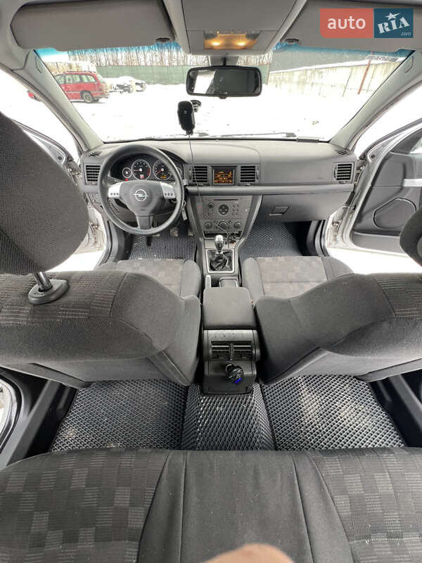 Лифтбек Opel Vectra 2003 в Киеве