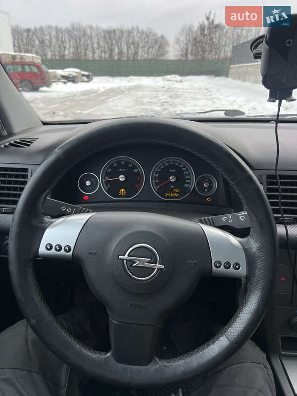 Лифтбек Opel Vectra 2003 в Киеве