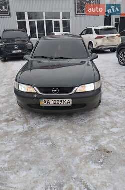 Седан Opel Vectra 1998 в Киеве