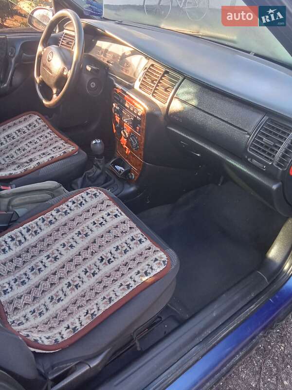 Седан Opel Vectra 1997 в Гайвороне
