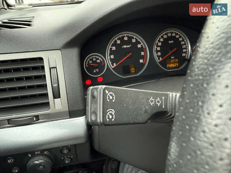 Седан Opel Vectra 2005 в Львове