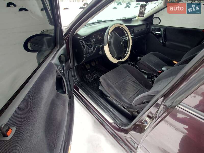 Седан Opel Vectra 2000 в Черновцах