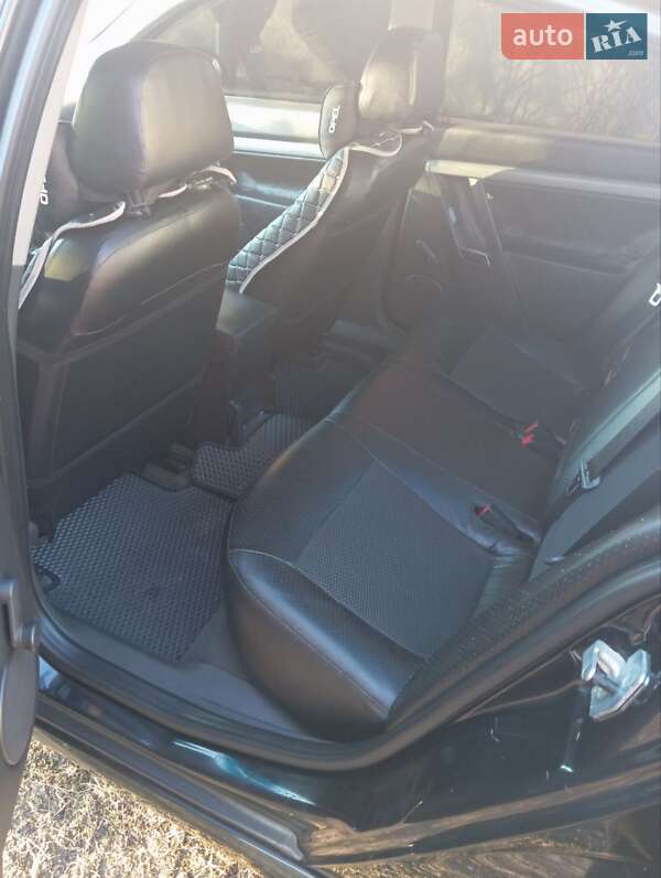 Седан Opel Vectra 2006 в Остроге