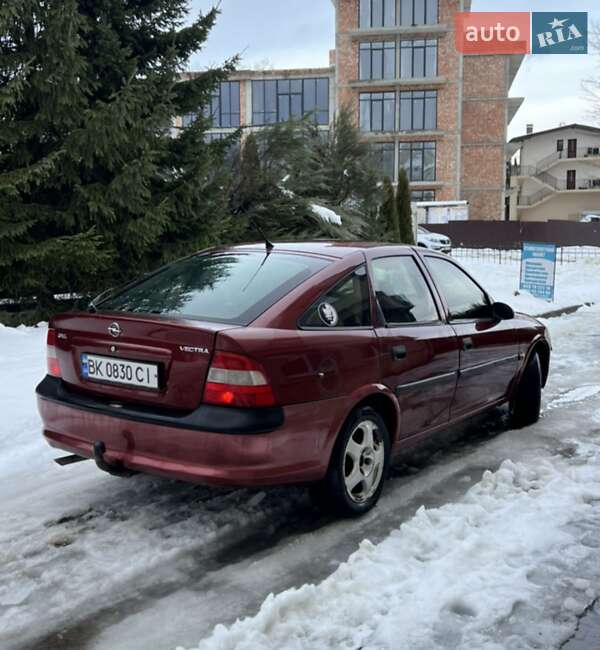 Лифтбек Opel Vectra 1997 в Пустомытах