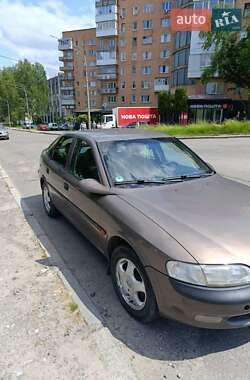 Ліфтбек Opel Vectra 1998 в Рівному