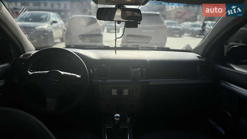 Седан Opel Vectra 2007 в Львове