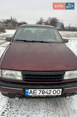 Седан Opel Vectra 1990 в П'ятихатках