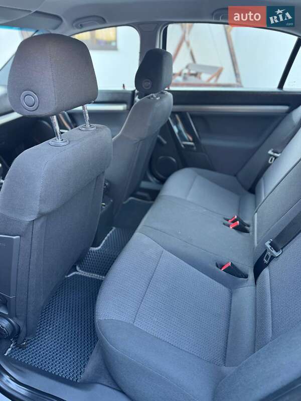 Седан Opel Vectra 2006 в Дубно