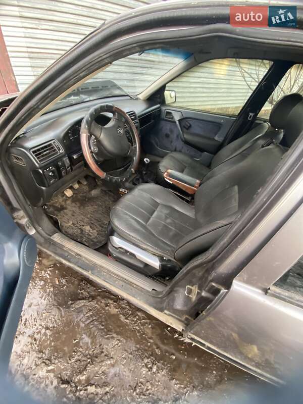 Седан Opel Vectra 1992 в Краматорську фото Седан Opel Vectra 1992 в Краматорську