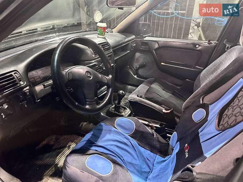 Седан Opel Vectra 1995 в Полтаве