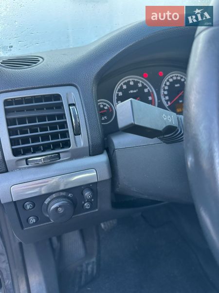 Лифтбек Opel Vectra 2006 в Нововолынске