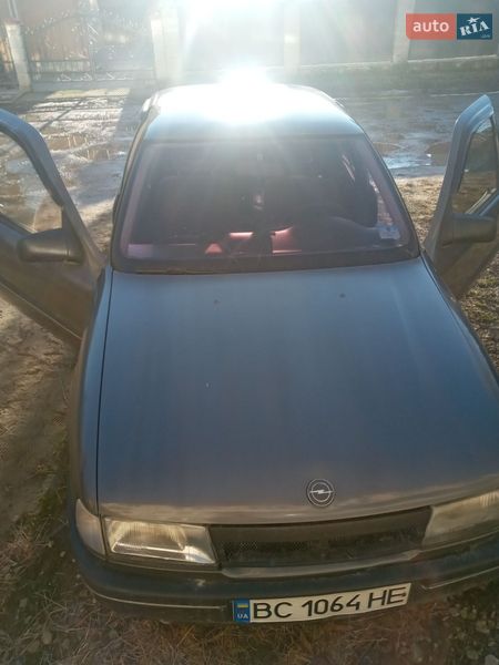 Седан Opel Vectra 1989 в Самборе
