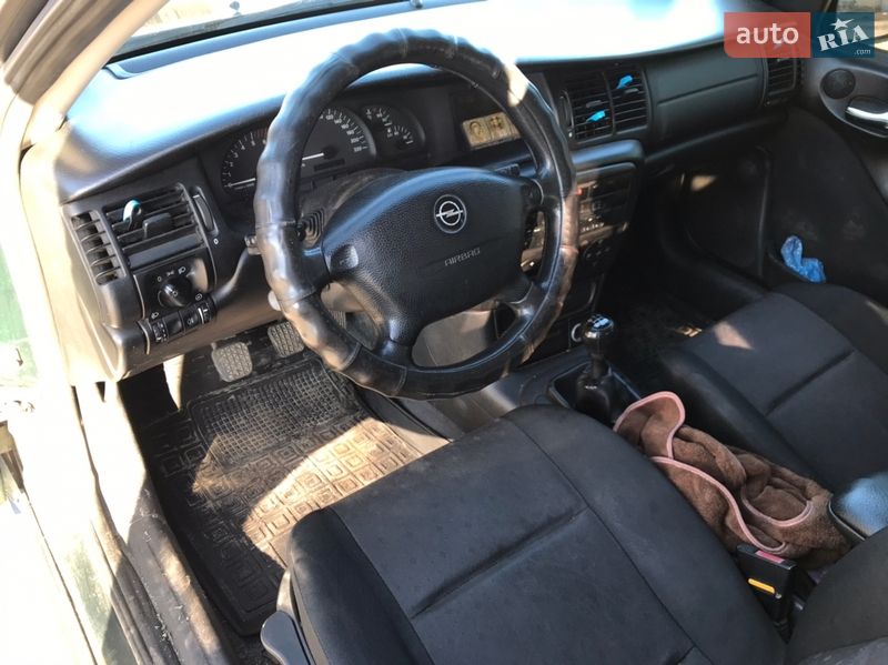 Седан Opel Vectra 2001 в Дубровице