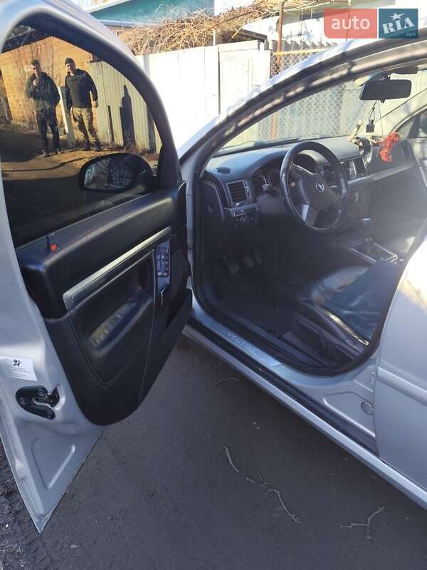 Седан Opel Vectra 2006 в Изюме