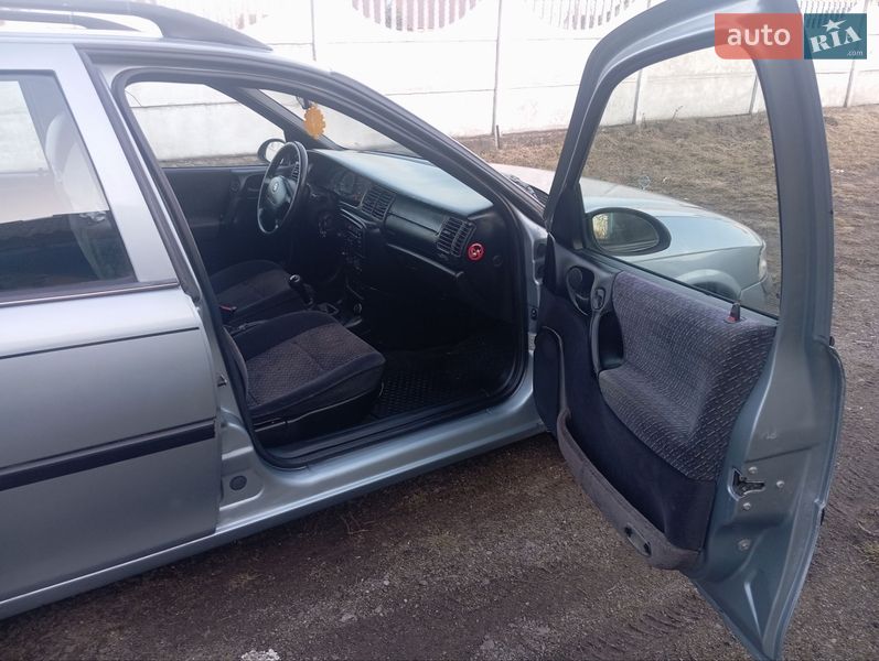 Универсал Opel Vectra 1996 в Дубно