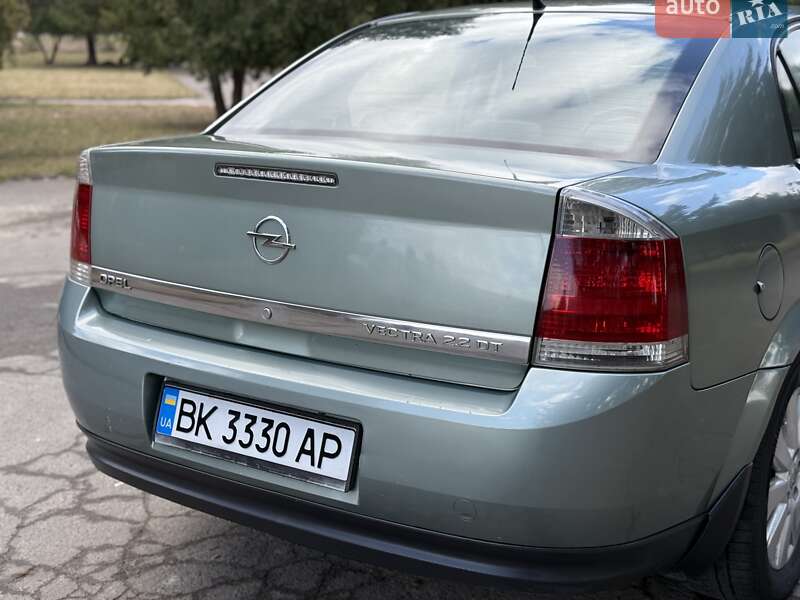 Седан Opel Vectra 2005 в Ровно