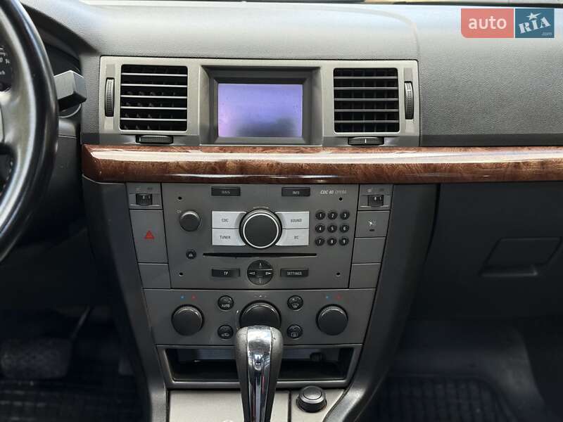 Седан Opel Vectra 2005 в Ровно