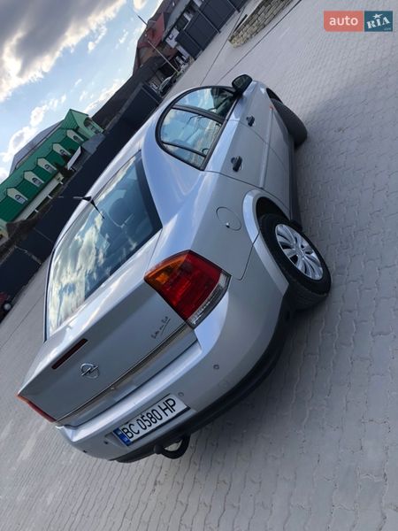 Седан Opel Vectra 2003 в Яворове