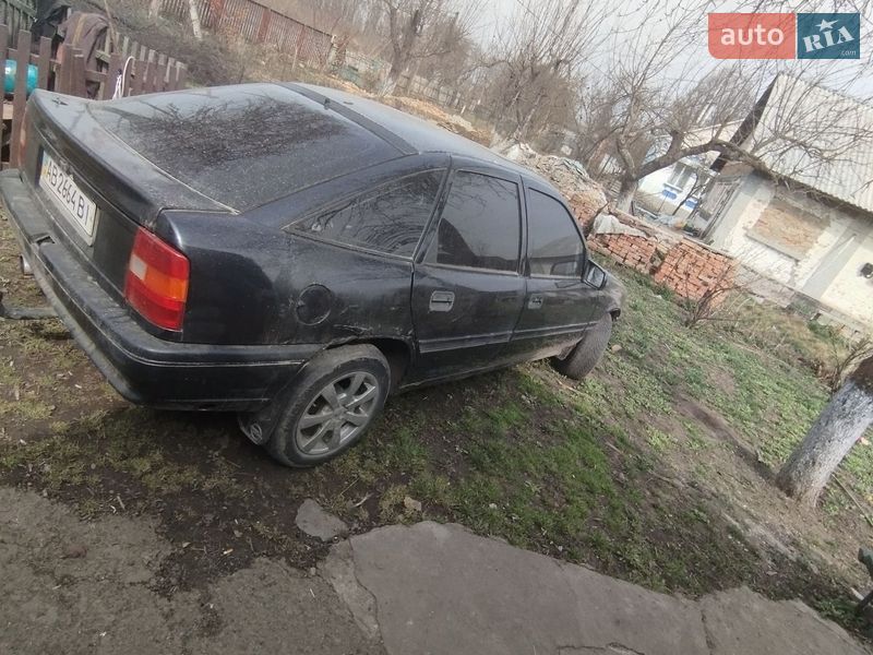 Лифтбек Opel Vectra 1990 в Погребище