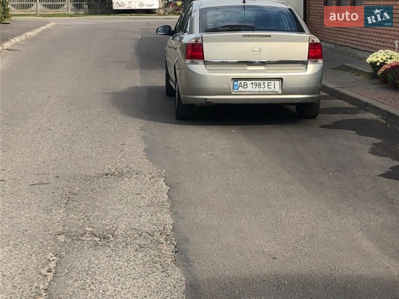 Седан Opel Vectra 2006 в Новом Ярычеве