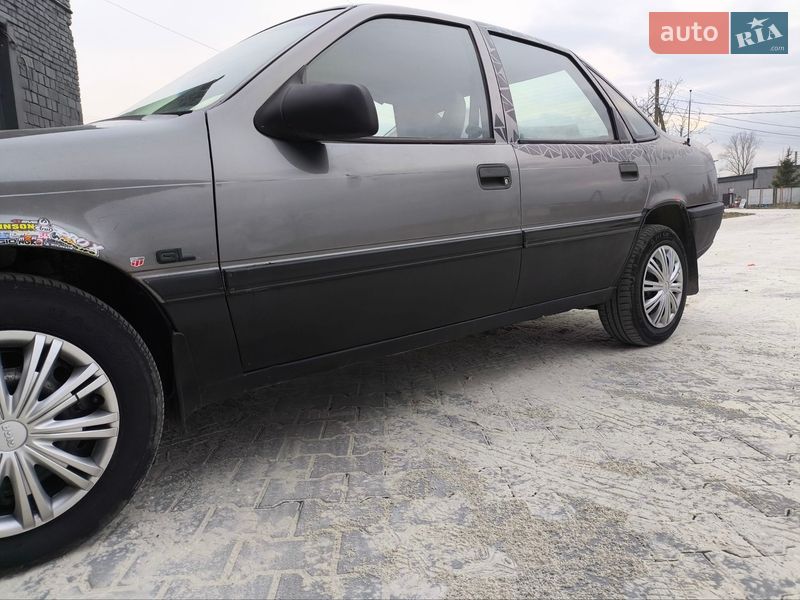 Седан Opel Vectra 1989 в Надворной