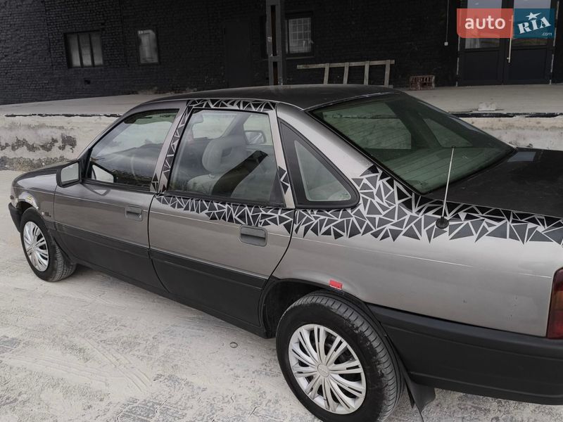 Седан Opel Vectra 1989 в Надворной