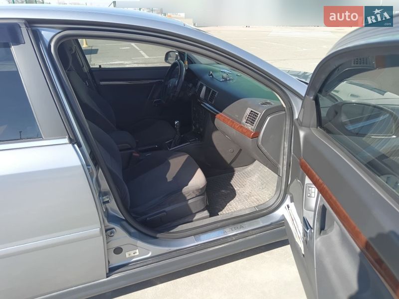 Седан Opel Vectra 2004 в Киеве
