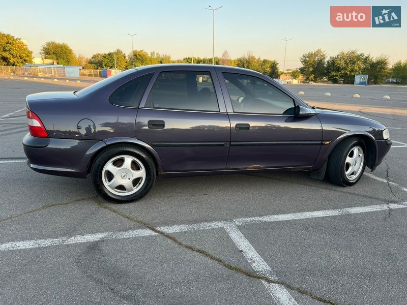 Седан Opel Vectra 1996 в Днепре