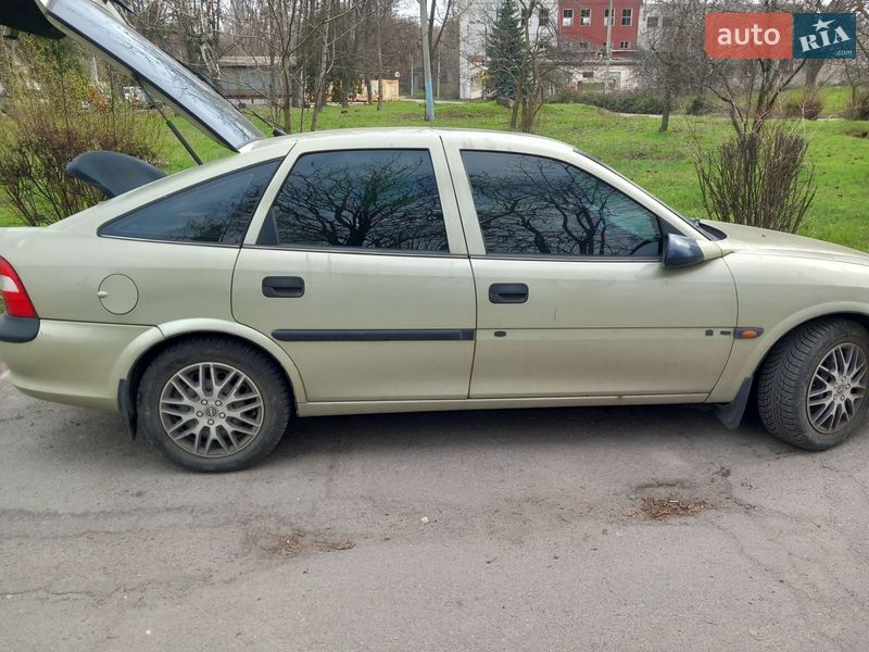 Ліфтбек Opel Vectra 1996 в Дніпрі