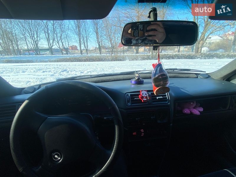 Седан Opel Vectra 1992 в Миргороде фото 16 Седан Opel Vectra 1992 в Миргороде