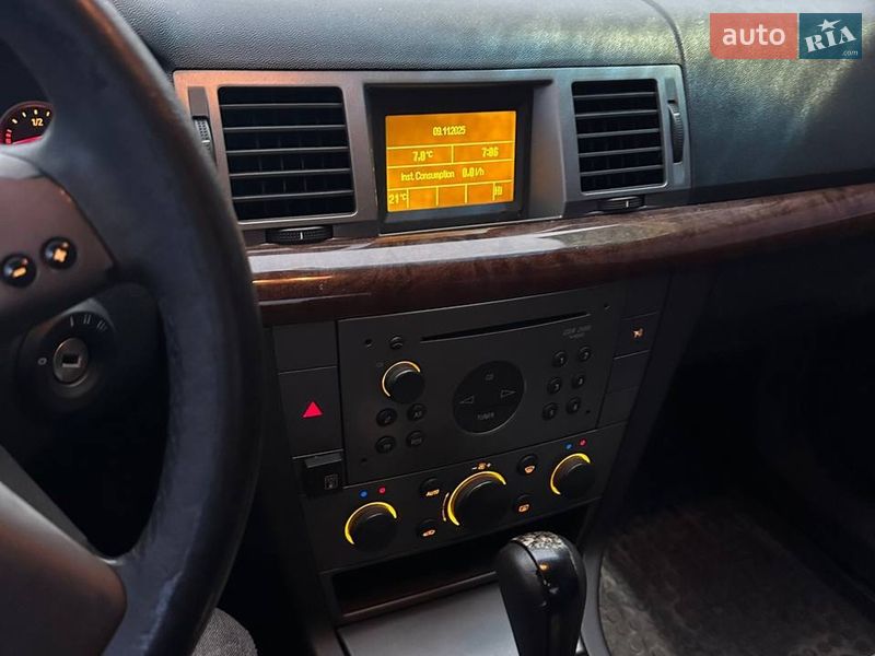 Седан Opel Vectra 2004 в Обухові