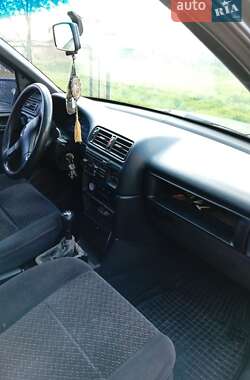 Седан Opel Vectra 1993 в Вижниці
