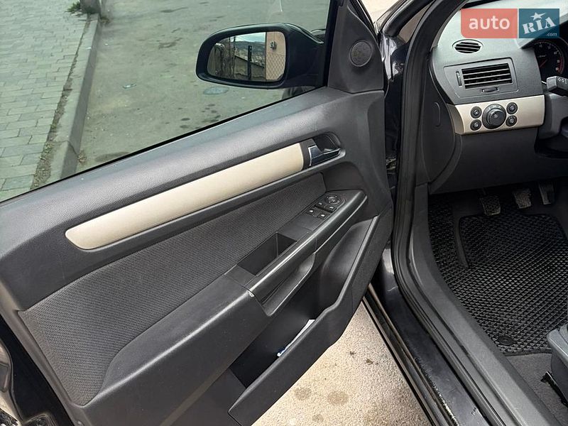 Седан Opel Vectra 2008 в Рахове