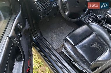 Седан Opel Vectra 1997 в Жовкві