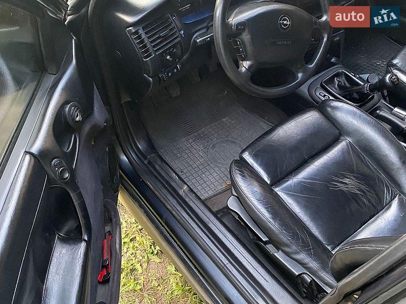 Седан Opel Vectra 1997 в Жовкві