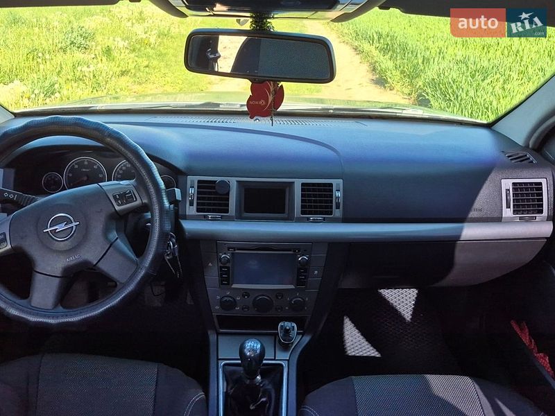 Лифтбек Opel Vectra 2004 в Мостиске