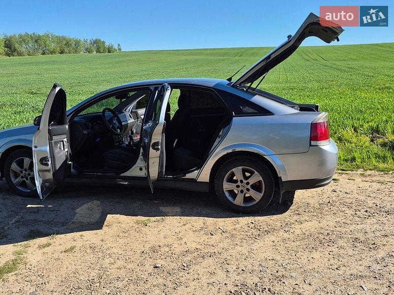 Лифтбек Opel Vectra 2004 в Мостиске