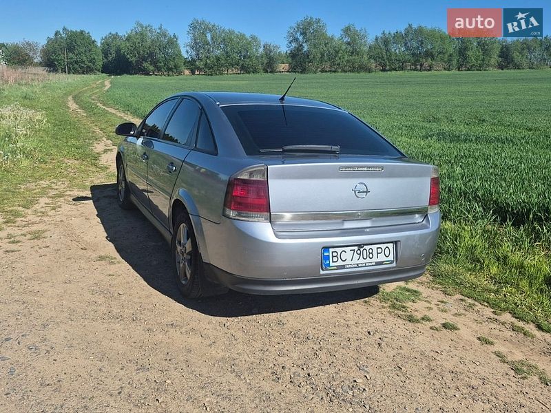 Лифтбек Opel Vectra 2004 в Мостиске